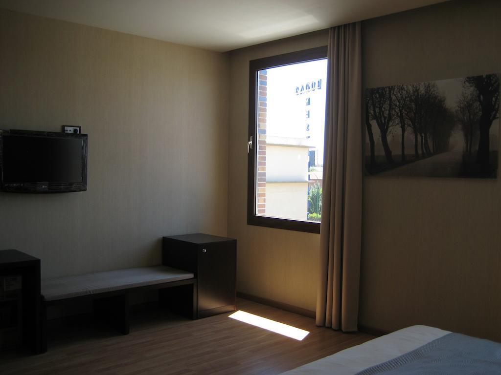 Dinastia Hotell Getafe Eksteriør bilde